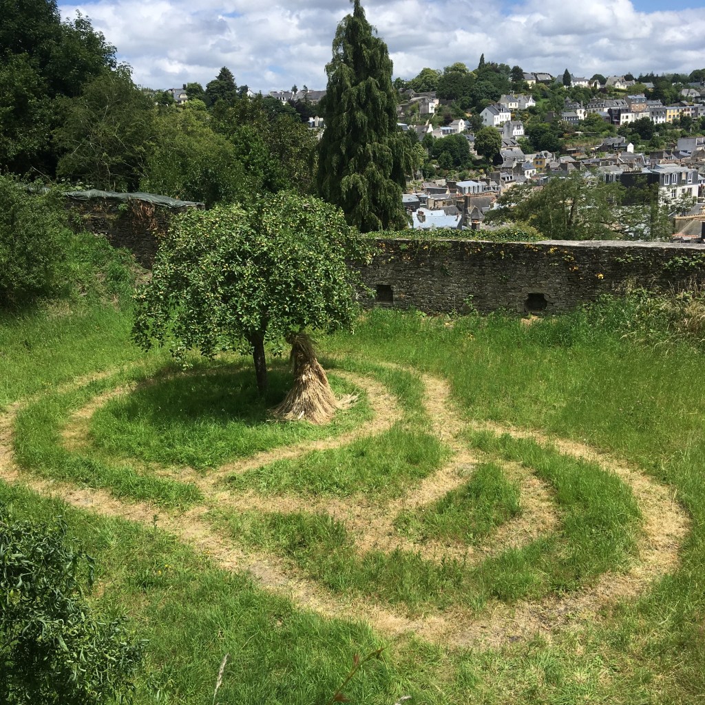 PEUPLE DE L&rsquo;HERBE. Morlaix   