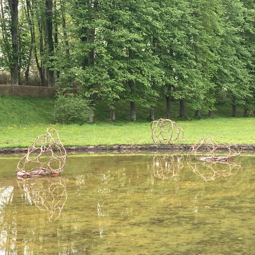 LIANE, LIANE, LIANE – REGARDS À TRAVERS LE MIROIR. Domaine régional du château de Villarceaux. Chaussy (95). Mai à septembre&nbsp;2024.